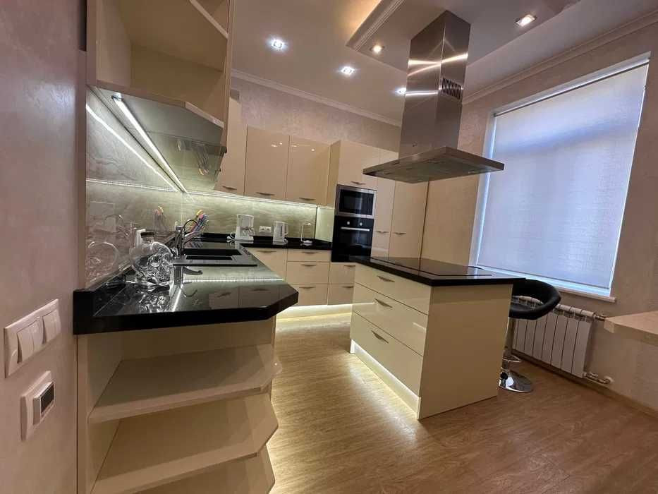 Квартира з новим ремонтом у центрі Липок. Лютеранська, 27/29 Киев - изображение 1