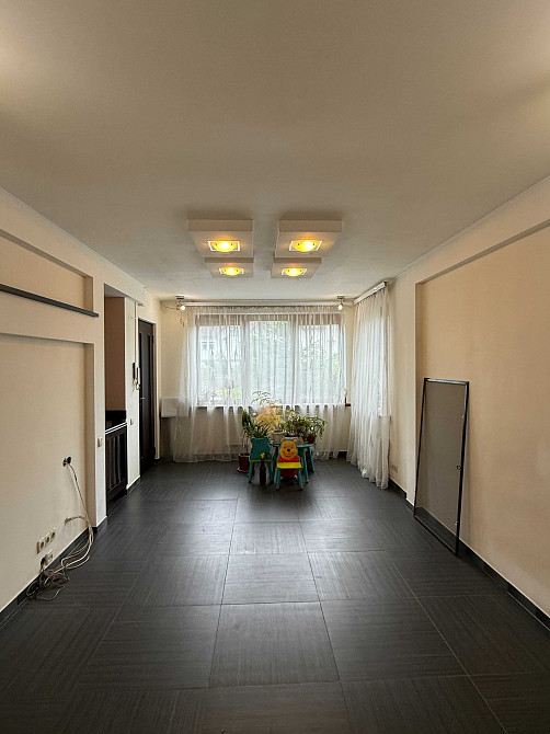 Унікальна 5+кімнатна квартира з гаражем, 2 кухнями та окремим входом Івано-Франківськ - зображення 1