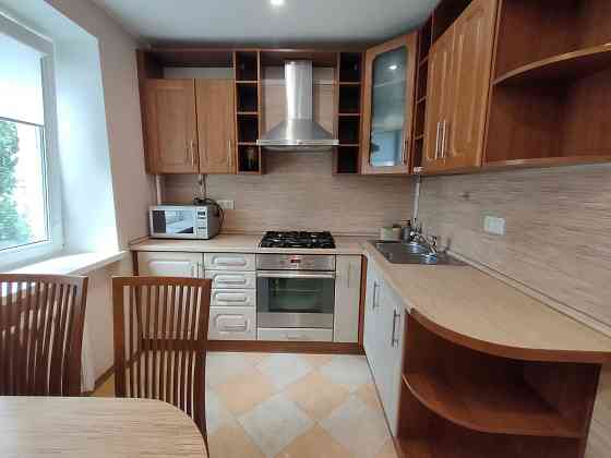 метро Либідська, метро Звіринецька 5-10мин. Пішки. 2-х. Кім.  Центр Киев