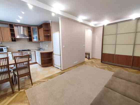 метро Либідська, метро Звіринецька 5-10мин. Пішки. 2-х. Кім.  Центр Киев