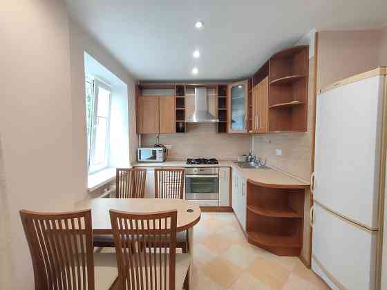 метро Либідська, метро Звіринецька 5-10мин. Пішки. 2-х. Кім.  Центр Киев