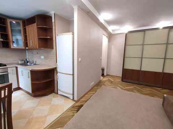 метро Либідська, метро Звіринецька 5-10мин. Пішки. 2-х. Кім.  Центр Киев