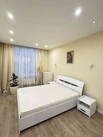 Оренда 2 кімнатної квартири, ЖК Галактика , 68 м. Кв. Сверстюка 6е Киев