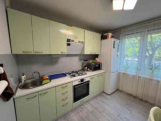 Продається 2 кімнатна квартира район росвигово Мукачево