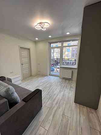 Велика Єро3 кімнатна квартира з новим ремонтом та меблями. Ирпень