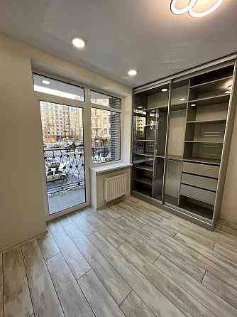 Велика Єро3 кімнатна квартира з новим ремонтом та меблями. Ирпень