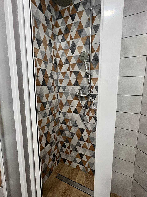 Велика Єро3 кімнатна квартира з новим ремонтом та меблями. Ирпень - изображение 8