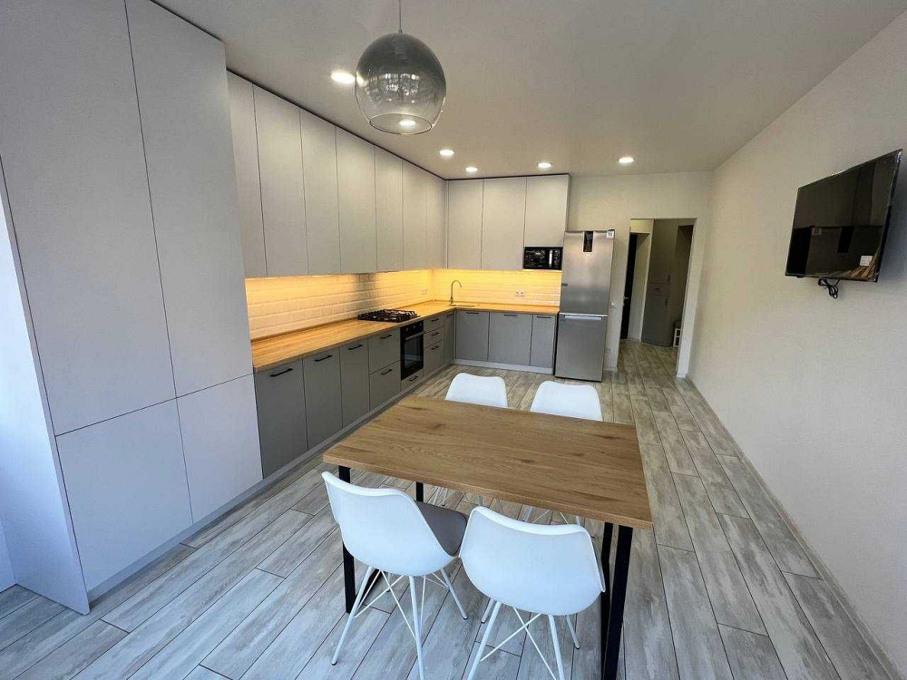 Велика Єро3 кімнатна квартира з новим ремонтом та меблями. Ирпень - изображение 1