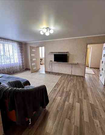 Продається 3 кімнатна квартира в районі Виставки 39446 Хмельницкий