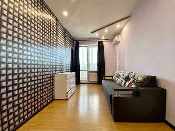 Трикімнатна квартира метро Салтівська. В районі Регіонального центру Харьков