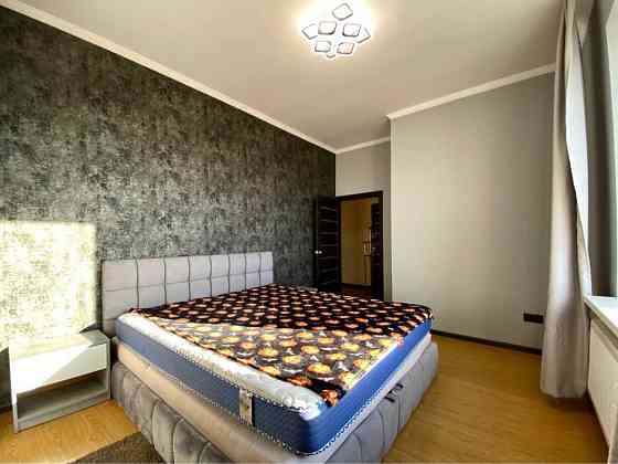 Трикімнатна квартира метро Салтівська. В районі Регіонального центру Харьков