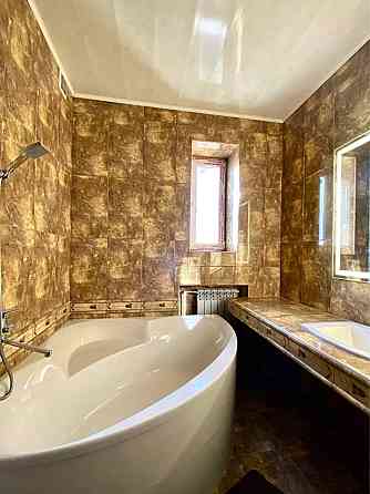 Трикімнатна квартира метро Салтівська. В районі Регіонального центру Харьков