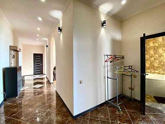 Трикімнатна квартира метро Салтівська. В районі Регіонального центру Харьков