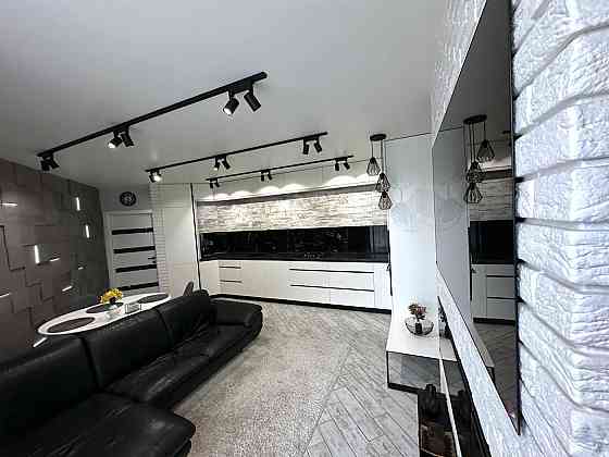 Продам простору квартиру з кухнею-вітальнею! Гостомель