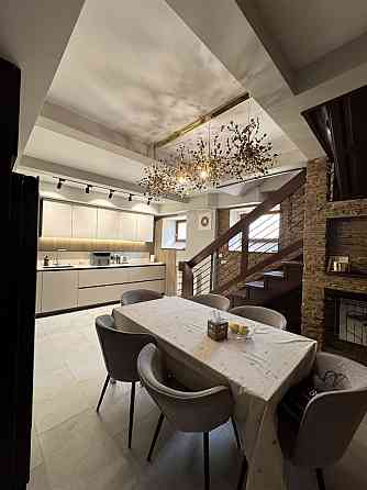 Продається 2-х рівнева квартира. Рафанда. 136 м.кв. Центр Ужгород