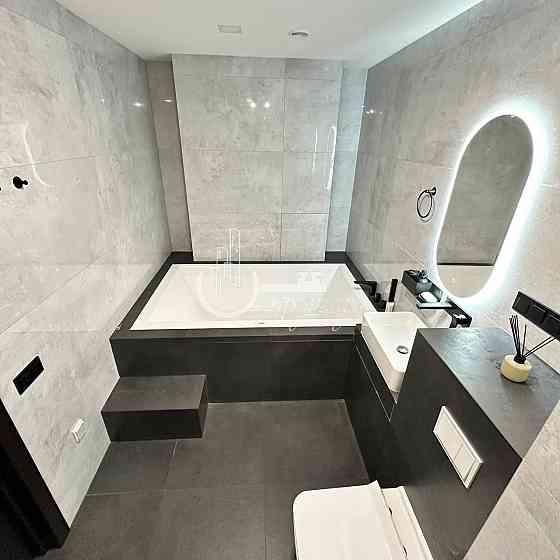 Продам квартиру вул Ахматоваї, 22 , 190 м2 , Позняки , Осокорки Киев