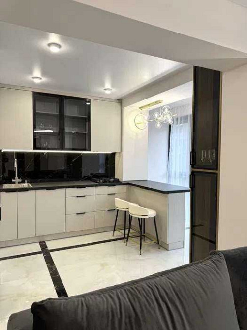 Продажа 2к квартири центр 61м2 м.Олимпийская 4этаж Гардеробная Киев - изображение 5