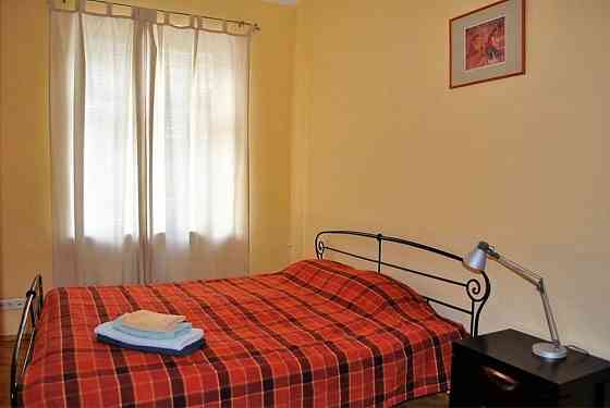 Затишна світла студія на Дарвіна 8. Київ