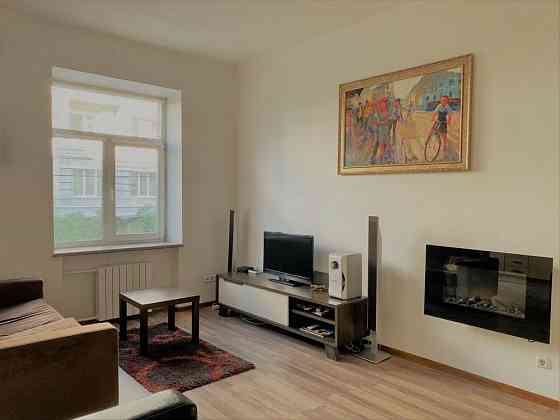 Затишна світла студія на Дарвіна 8. Київ