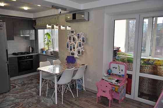 Однокімнатна, євроремонт, метро, вул. Малишка Андрея, д.17 Київ