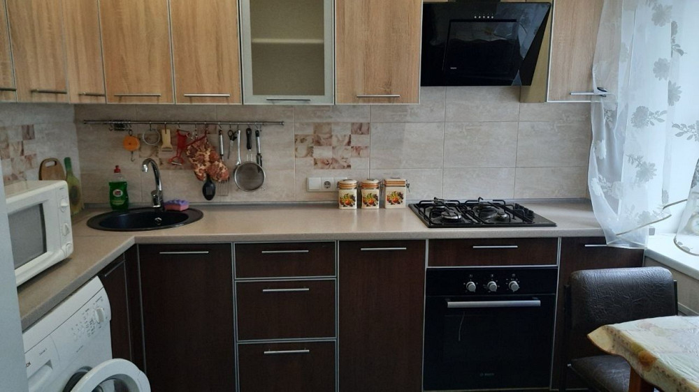 Сдам 2- ком. кв. с раздельными комнатами и  ремонтом в р-не ТЦ "ВАРУС" Запоріжжя - зображення 2