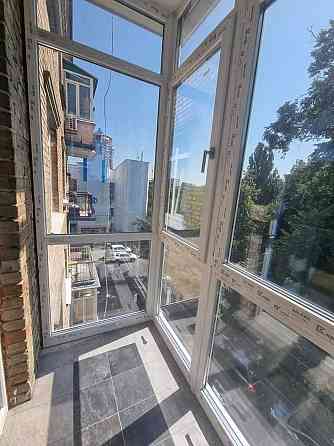 Продам 3к на Липках Будинок із ліфтом вул Орлика Богомольця Липська Київ