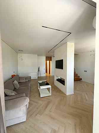 Продаю 2-рівневу квартиру 138 м² у ЖК Лазурний Харьков