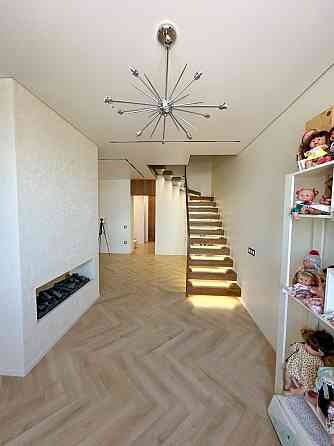 Продаю 2-рівневу квартиру 138 м² у ЖК Лазурний Харьков