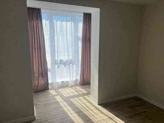 Простора та світла квартира в центрі! Хмельницкий