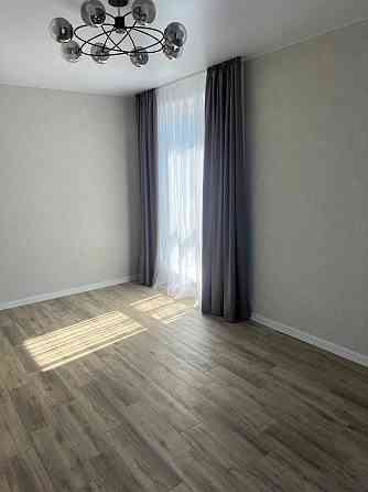 Простора та світла квартира в центрі! Хмельницкий