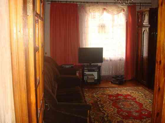 ВЛАСНИК 3кімн.сталінка поруч центру 1пов.76кв.м. з і/о,житл.стан Тернополь