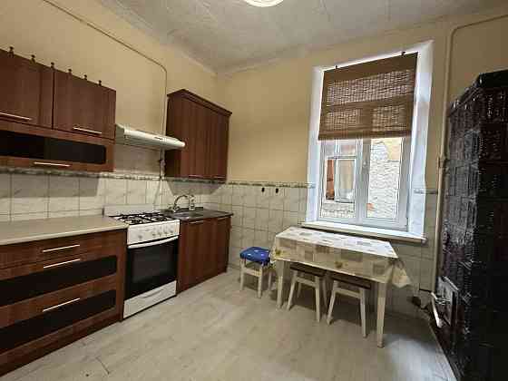 Продаж 2к квартири в центрі старий фонд Чернівці