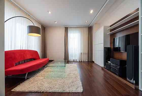 Дмитрівська 13а, 4-кімнатна квартира з ремонтом, без комісії. Київ