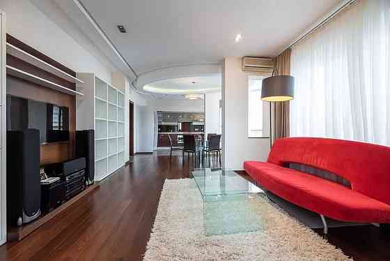 Дмитрівська 13а, 4-кімнатна квартира з ремонтом, без комісії. Київ