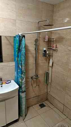 Здам 2 кімнати з 4 у квартирі,жити з власницею,яка на кріслі колісному Илларионово