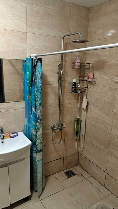 Здам 2 кімнати з 4 у квартирі,жити з власницею,яка на кріслі колісному Илларионово - изображение 3