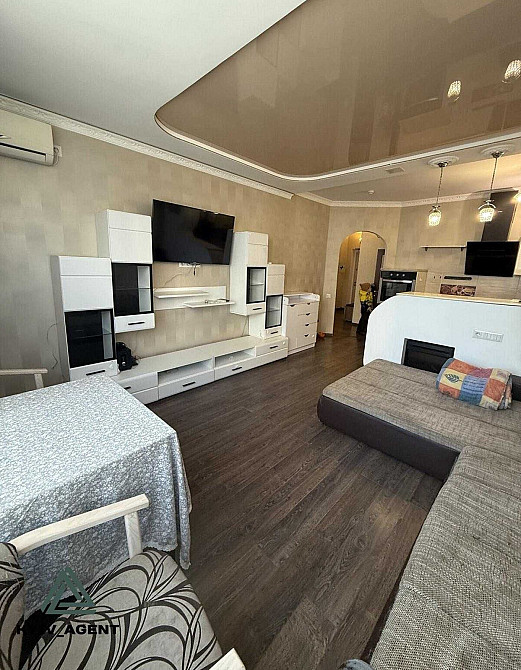 Низький поверх ! Студія + окрема спальня 53 м2 на вул Драгоманова 4а ! Київ - зображення 1