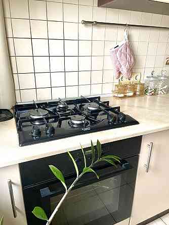 Аренда.  Двокімнатна 65м2 з ремонтом біля метро. Киев