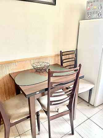 Аренда.  Двокімнатна 65м2 з ремонтом біля метро. Киев