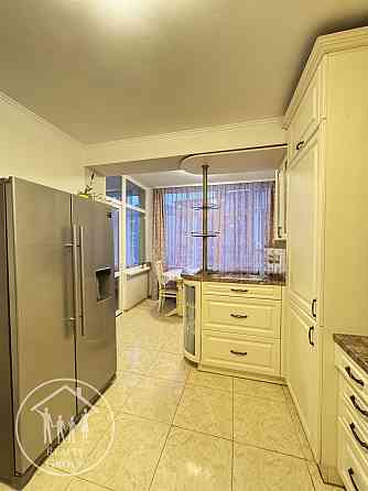 2к Брюховичі 81 кв. м. Закритий комплекс, парко місце А10 Брюховичі