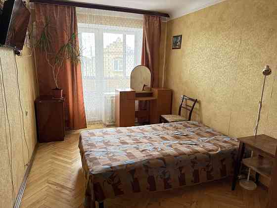 Продаж квартири власник 4 кімнати м Деміївська вул. Малокитаївська 7 Киев