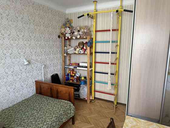 Продаж квартири власник 4 кімнати м Деміївська вул. Малокитаївська 7 Киев