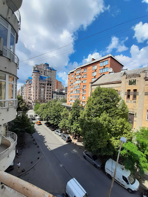 3к. Клубний будинок, центр міста. 136м2. Олександра Кониського 46/11 Киев - изображение 1