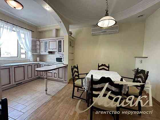 Аренда двухуровневой квартиры по ул. Верхогляда 4, Печерский район. Киев