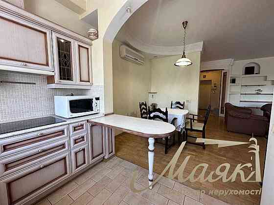 Аренда двухуровневой квартиры по ул. Верхогляда 4, Печерский район. Киев