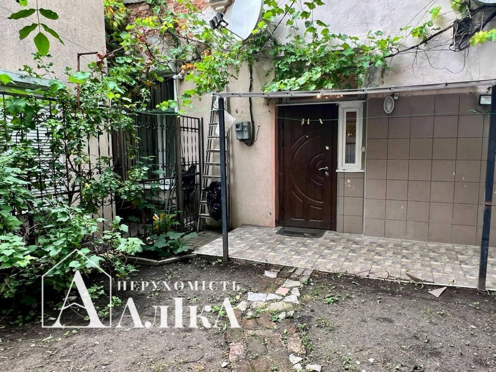 Продам 2-кімнатну квартиру з власним двориком в центрі! Кам`янець-Подільський - зображення 2