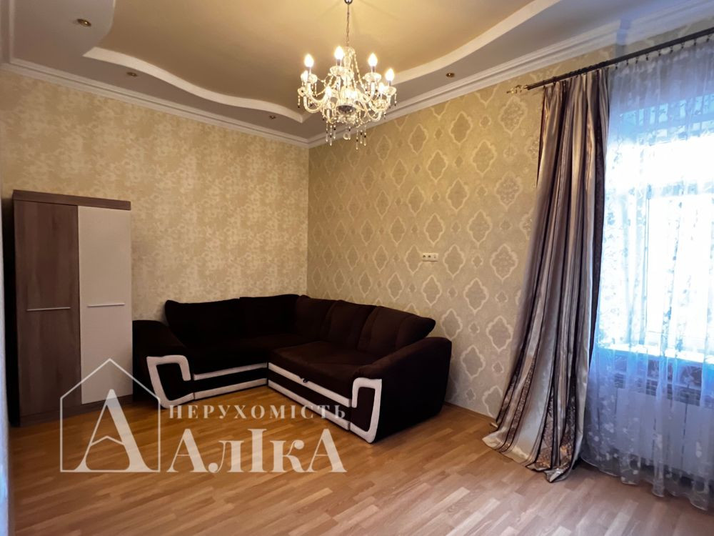 Продам 2-кімнатну квартиру з власним двориком в центрі! Кам`янець-Подільський - зображення 1