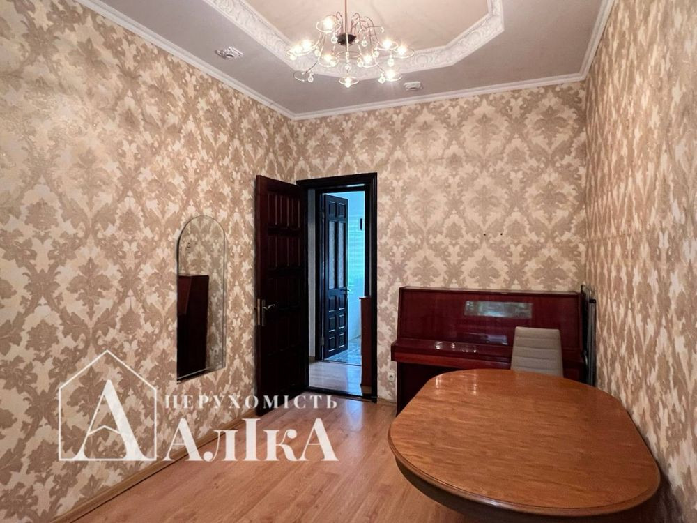 Продам 2-кімнатну квартиру з власним двориком в центрі! Кам`янець-Подільський - зображення 3