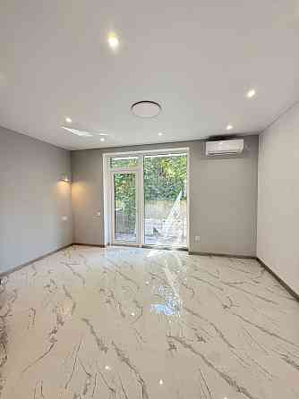 Квартира з новим ремонтом та власним двориком. Ирпень