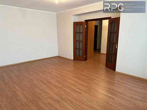 Продається 2-х кімнатна квартира з ремонтом на вул. Відпочинку 12 Киев